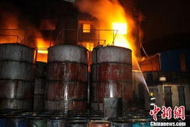 浙江温州一家食品厂突发大火燃烧10小时